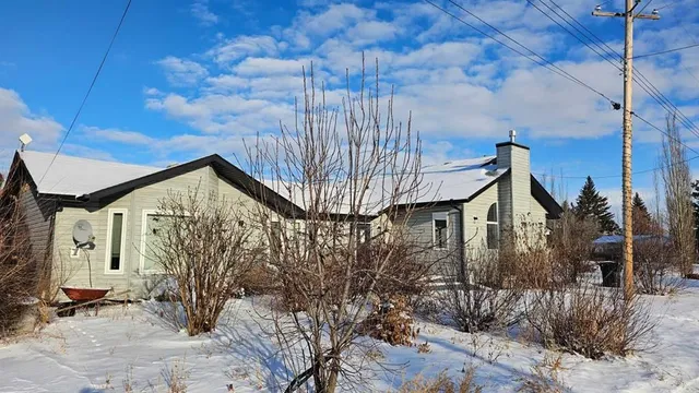 5112 52 Ave, Consort 2