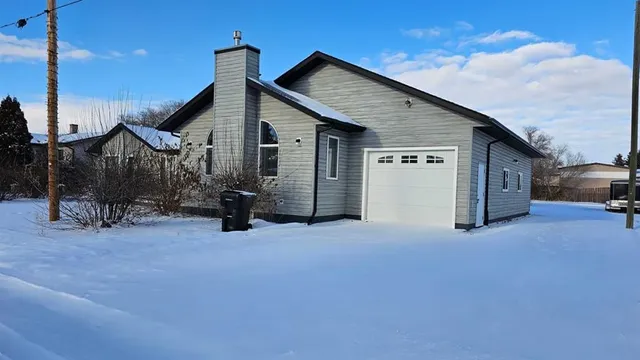 5112 52 Ave, Consort 3