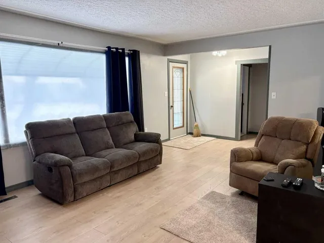 5019 51 St, Mannville 3