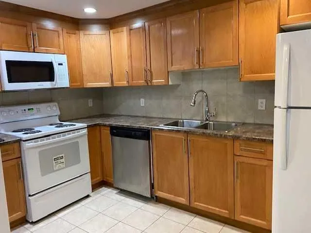 330 2 St #25, Brooks 3