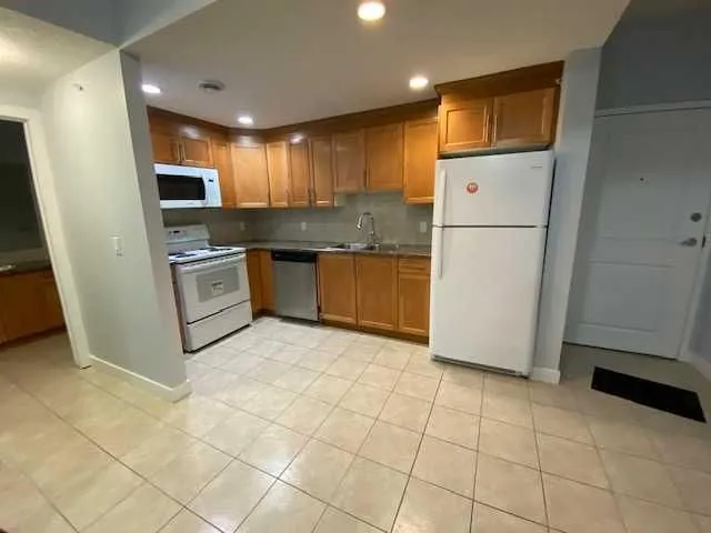 330 2 St #25, Brooks 4