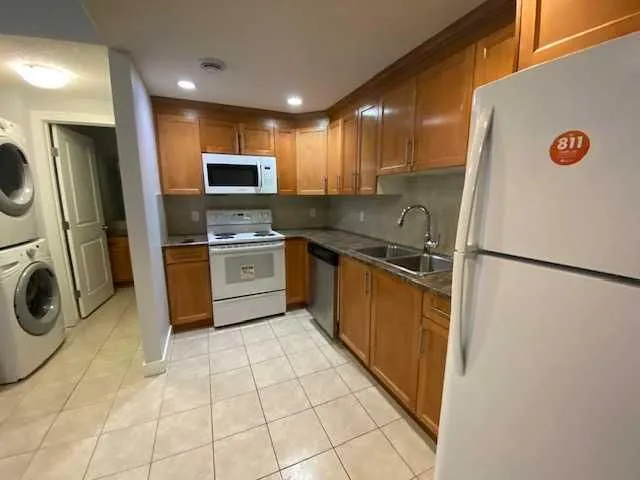 330 2 St #25, Brooks 5