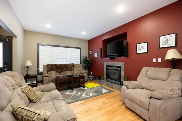 144 Falcon Dr, Fort McMurray 3