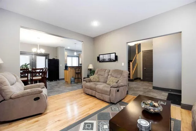 144 Falcon Dr, Fort McMurray 5