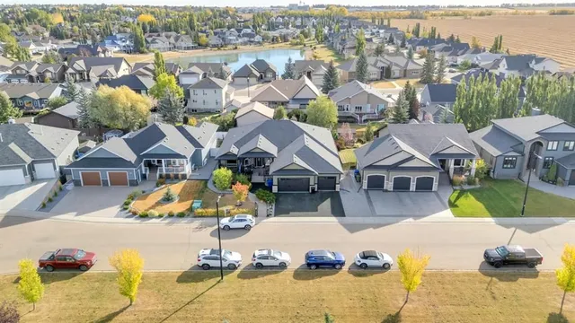 79 Harrison Green, Olds 2