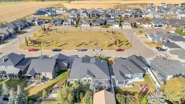 79 Harrison Green, Olds 4