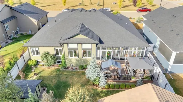79 Harrison Green, Olds 5