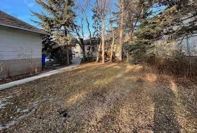 220 First St, Cochrane 4