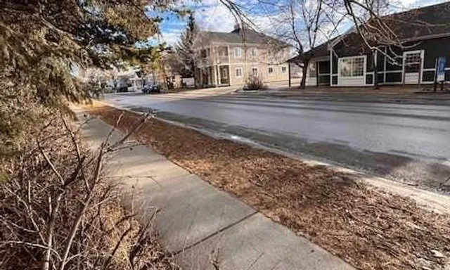 220 First St, Cochrane 5
