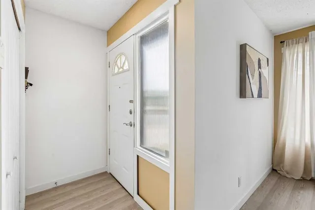 212 Whitman Pl, Calgary 3