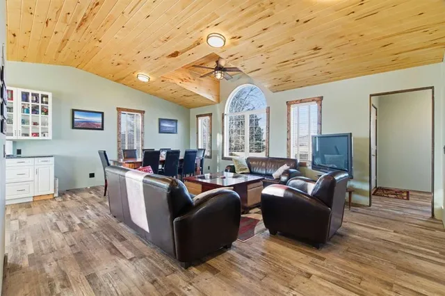 619 Lakeside Dr, Rural Vulcan County 5