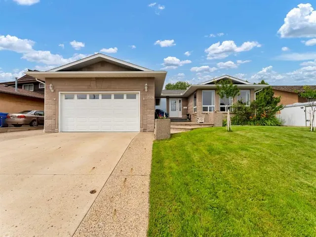 2508 12 Ave, Medicine Hat