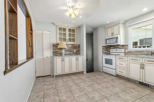 40 Neal Close, Red Deer 3