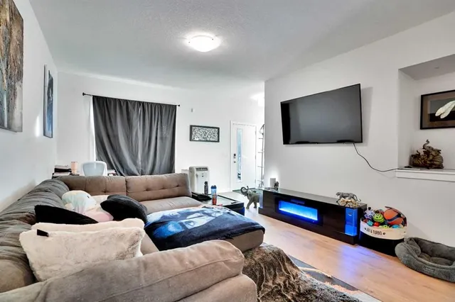 514 Wolf Willow Blvd, Calgary 5