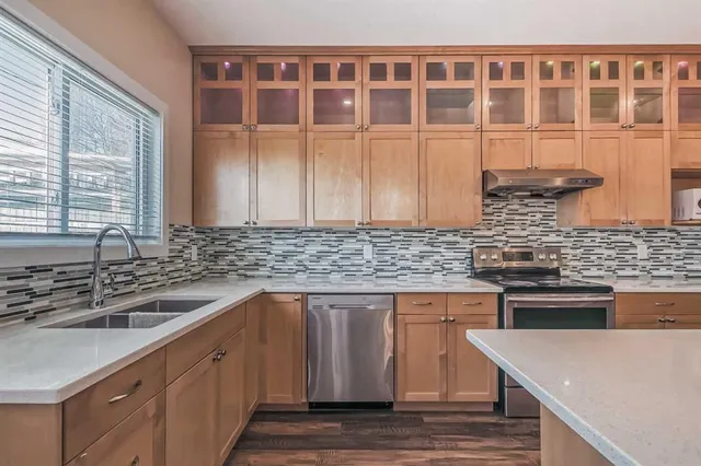 23 Cheltenham Rd, Calgary 4