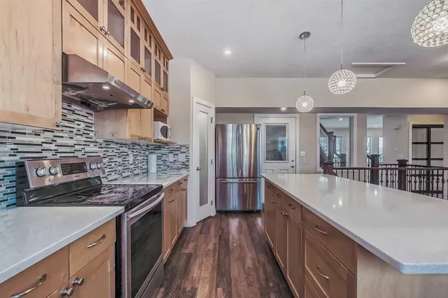 23 Cheltenham Rd, Calgary 5
