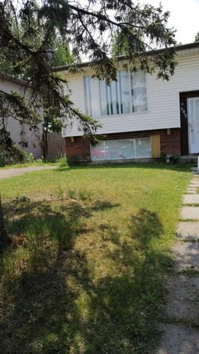 649 Pineland Rd, Calgary 2