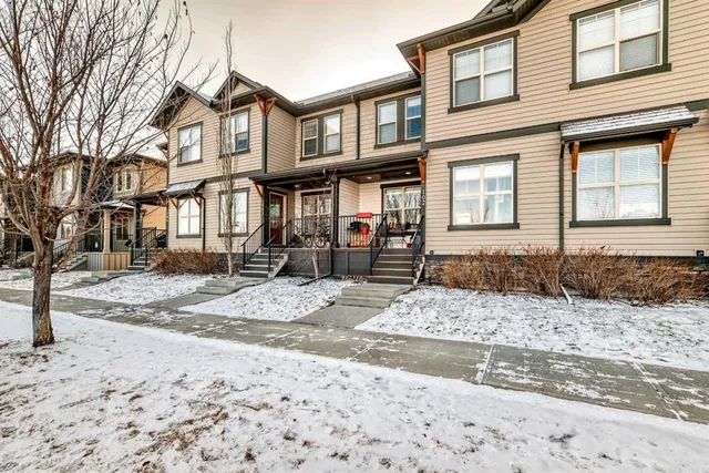 32 Horseshoe Cres #102, Cochrane 2