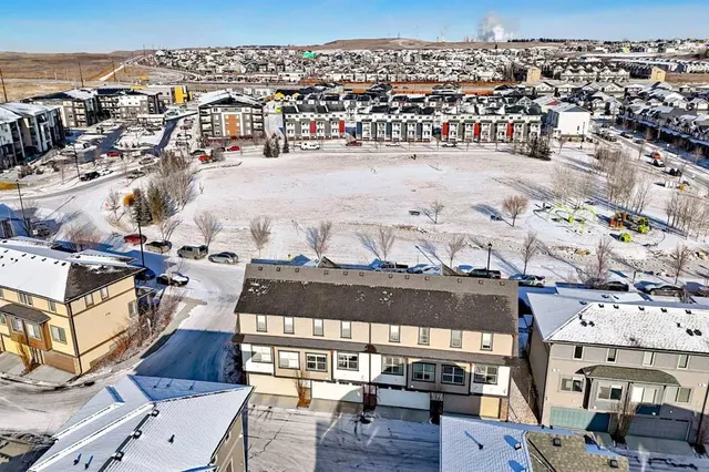 32 Horseshoe Cres #102, Cochrane 4
