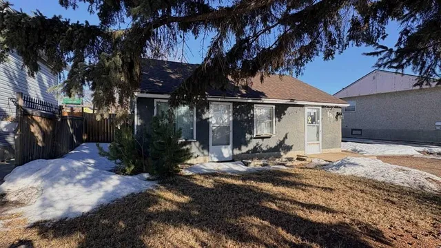 622 5 Ave, Wainwright 2