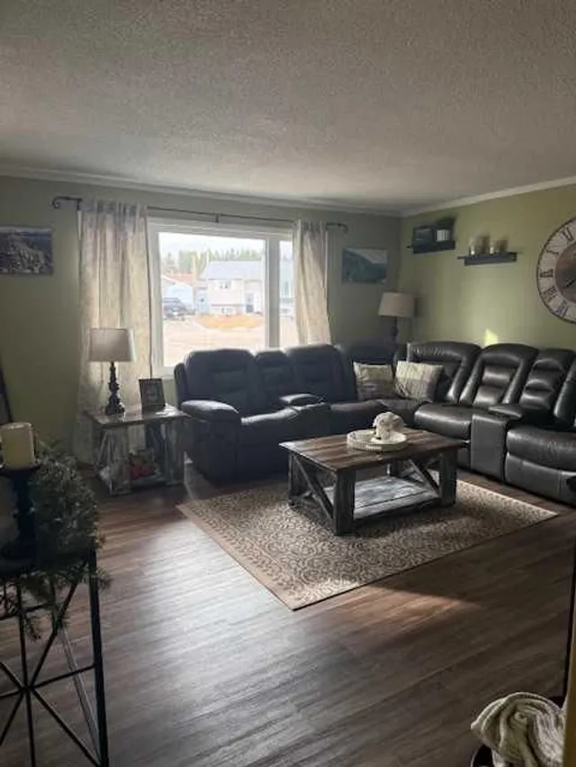 11510 Manning, Grande Cache 3