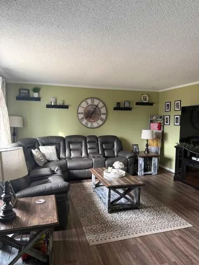 11510 Manning, Grande Cache 4