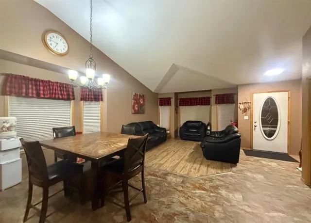 90 Park Dr, Whitecourt 4