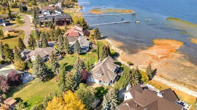 398 Marina Bay Pl, Sylvan Lake 2