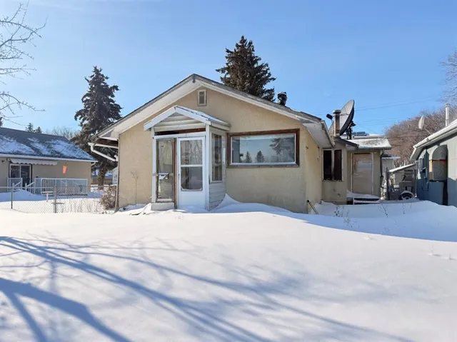 5514 50 Ave, Lloydminster 1