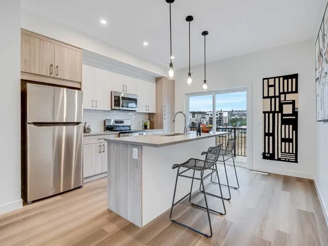 2221 81st St, Calgary 3