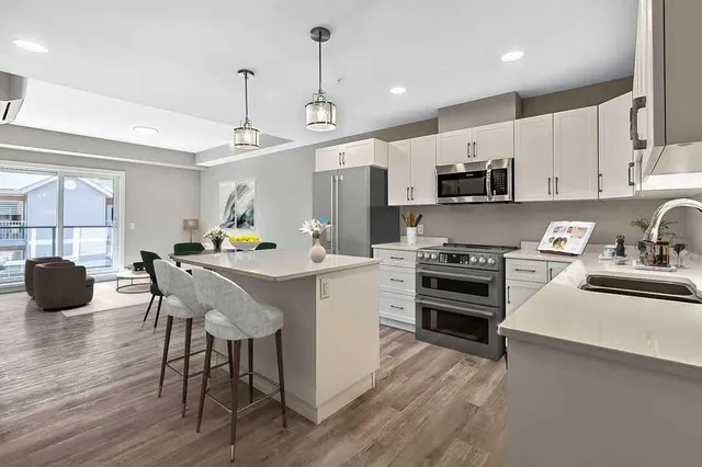 97 Station Dr #201, Sylvan Lake 2