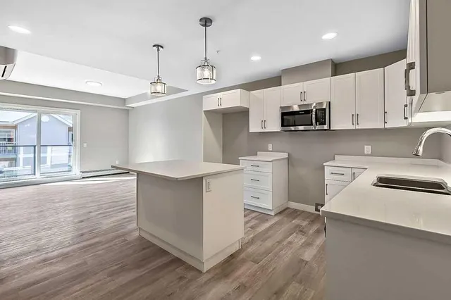 97 Station Dr #201, Sylvan Lake 3