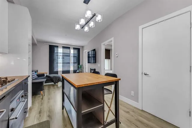 515 4 Ave #102, Calgary 5