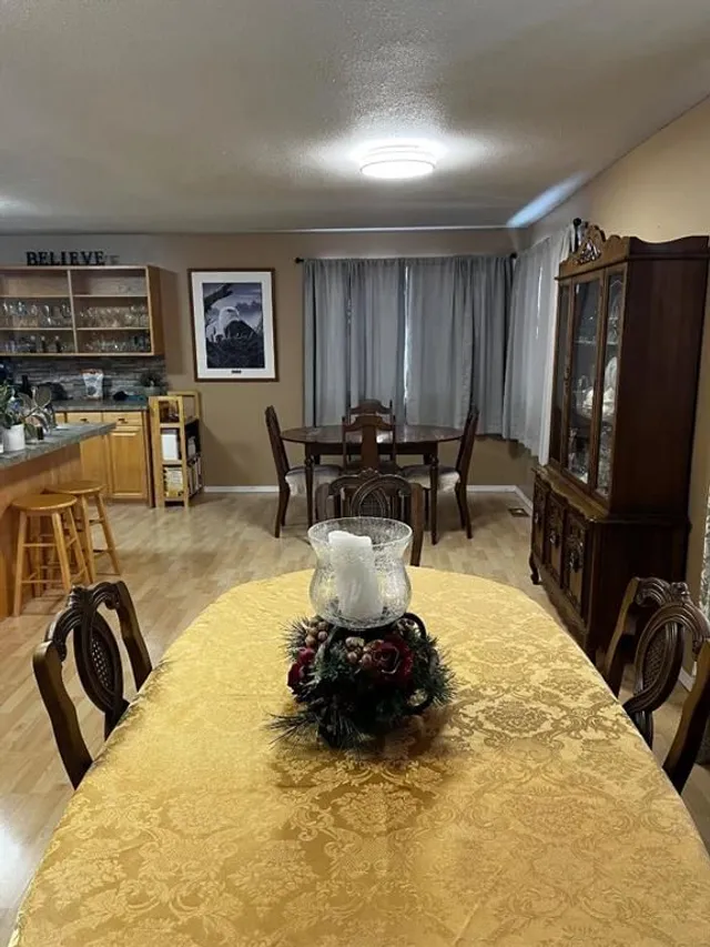119 3 Ave, Hussar 3