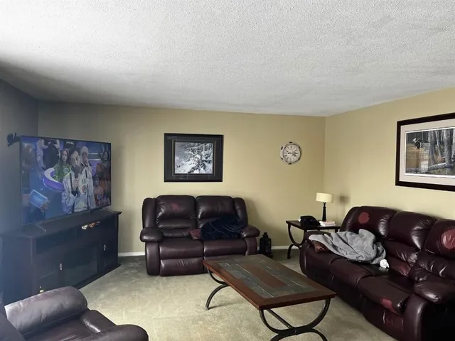 119 3 Ave, Hussar 4