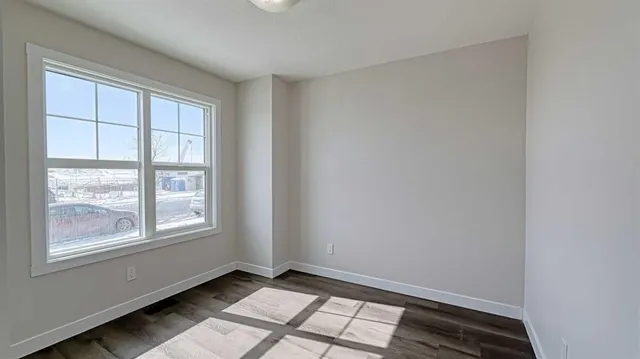 282 Alpine Ave, Calgary 4