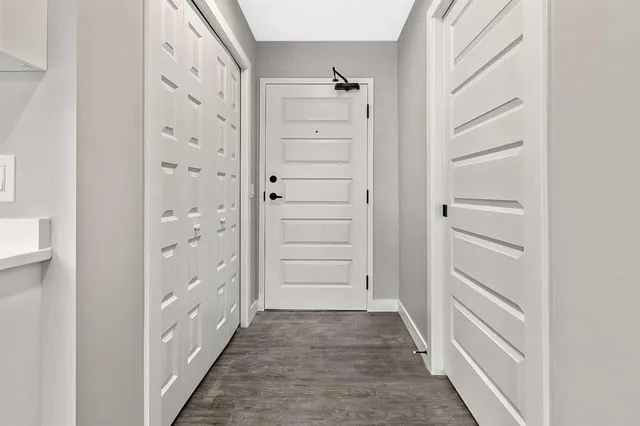 97 Station Dr #302, Sylvan Lake 2