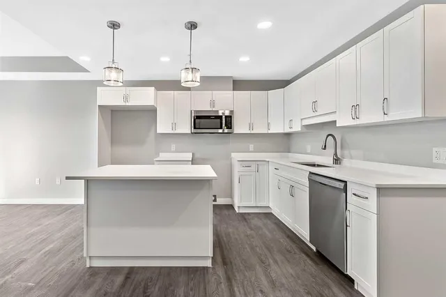 97 Station Dr #302, Sylvan Lake 4