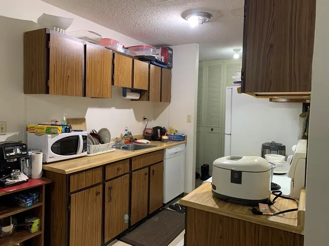 5317 5 Ave #211, Edson 2