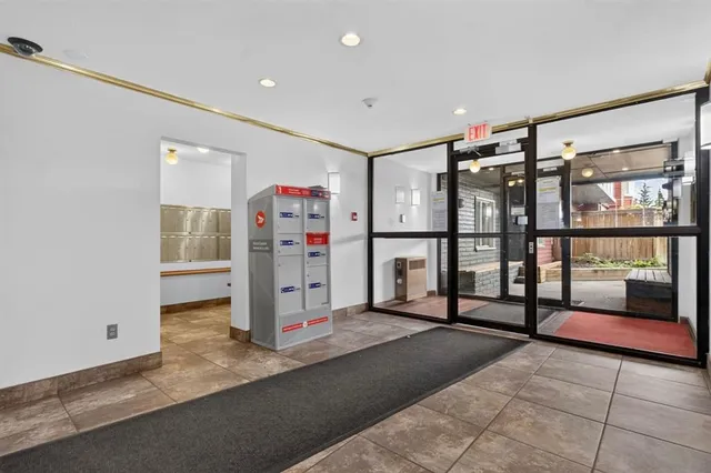 333 Garry Cres #303, Calgary 3