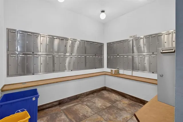 333 Garry Cres #303, Calgary 4