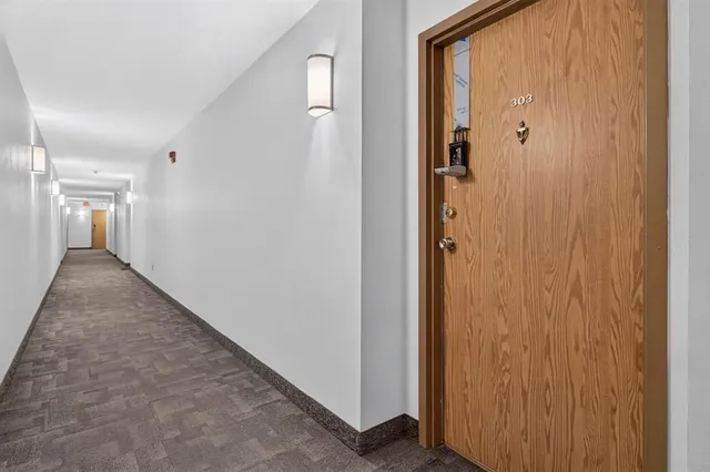 333 Garry Cres #303, Calgary 5