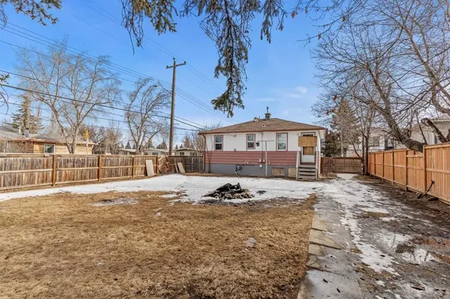1403 43 St, Calgary 2
