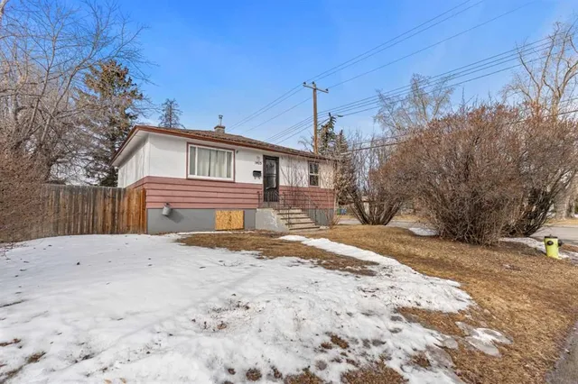 1403 43 St, Calgary 3