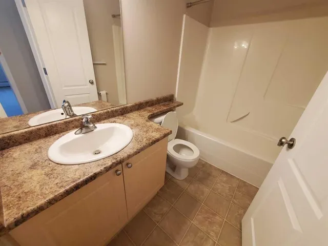 1615 41 Street #411, Edson 3