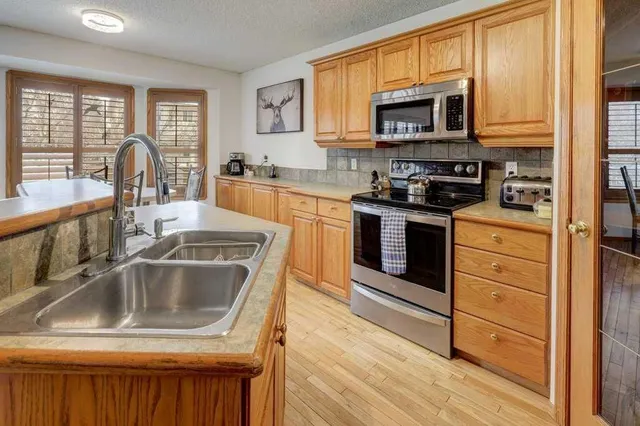 182 Harvest Creek Close, Calgary 4