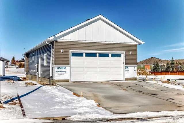 2017 30 Ave, Nanton 3