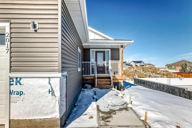 2017 30 Ave, Nanton 4