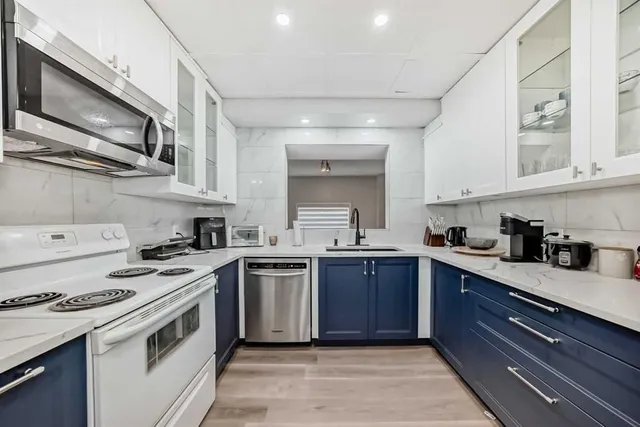 7 Westland Rd #2, Okotoks 3