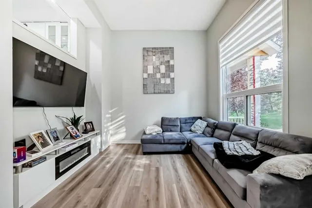 7 Westland Rd #2, Okotoks 4